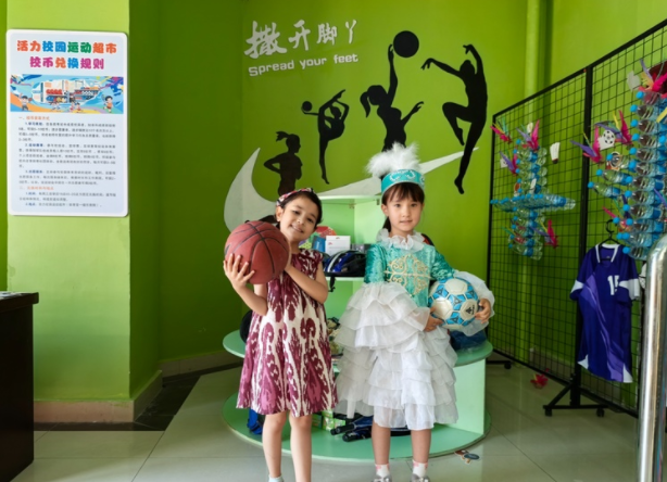 与学校教育深度交融在篮球教练正