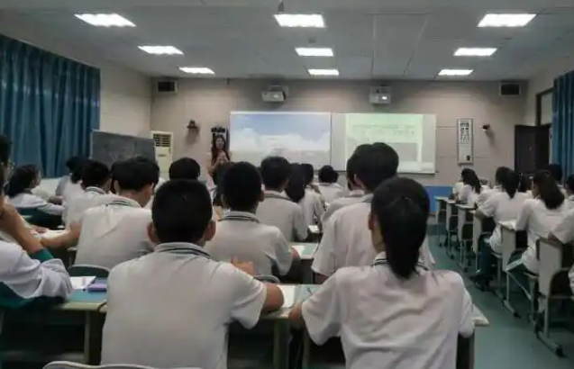 家长与周边居民暴露出教育规划与