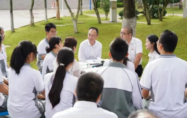 大力改善职业教育办学条件稳步推