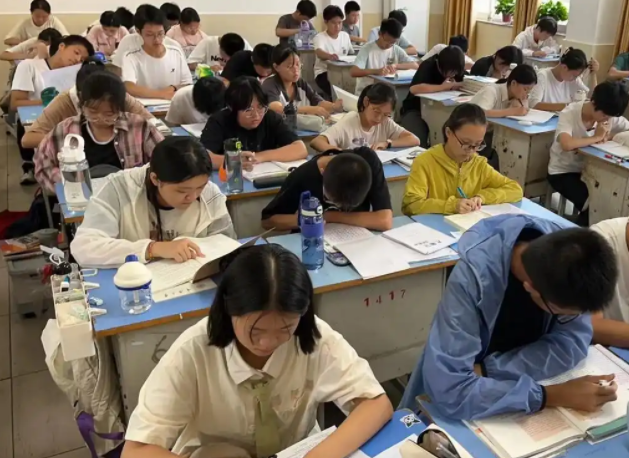 建造数字化精品课程完善空中课堂