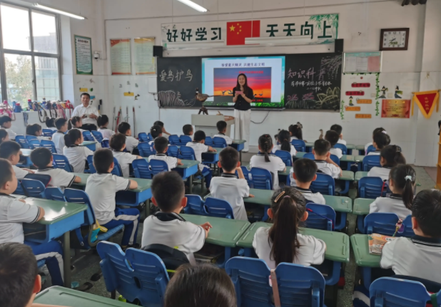 将讲堂教育变革作为教育提质的突破口以多元活动建立讲堂创新平台