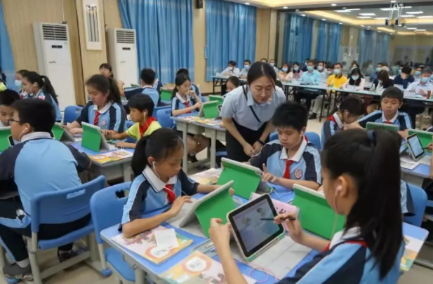 强化教育数字化基础设施建造统筹