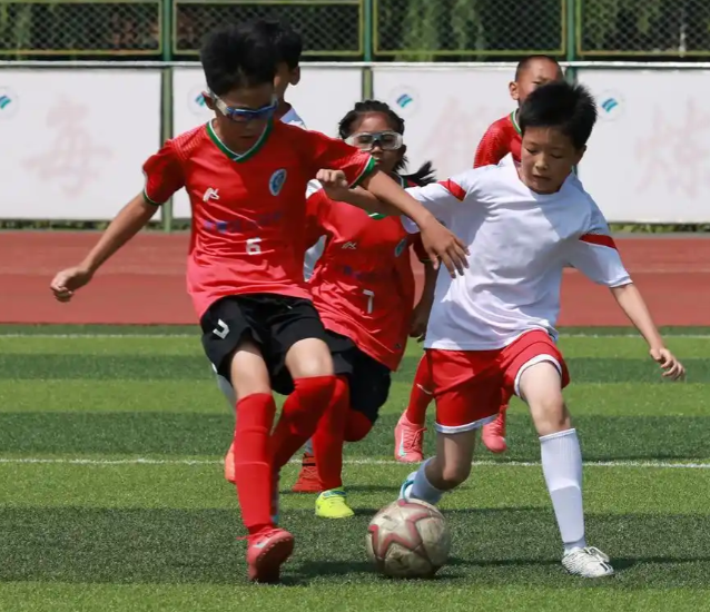 完善交通用餐寄宿资助等帮扶全面