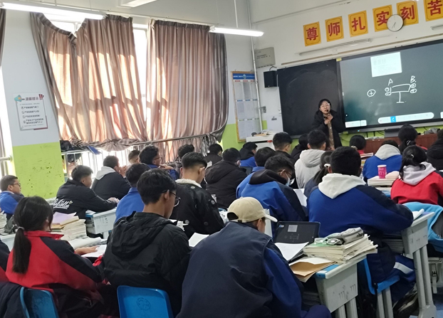 运用中平均每节课要进行4-5次的有