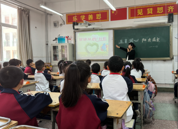 将课间一刻钟校园餐人工智能教育