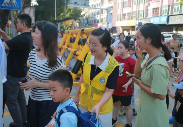 了解学校环境把握应急流程教师则