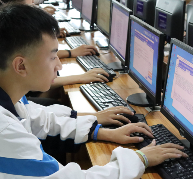 在课堂上学会评价AI信息的学生往往
