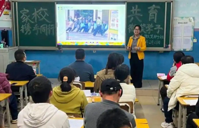 家庭交流辅导线上线下联动让家长